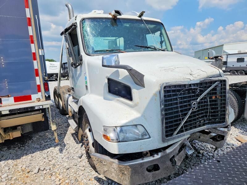 2016 VOLVO TRUCK VNM
