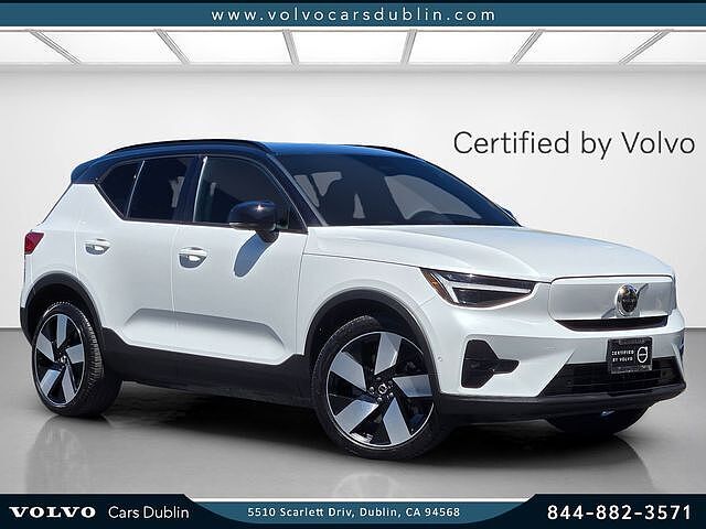 2025 VOLVO EX40