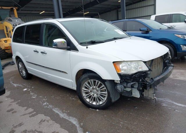 2015 CHRYSLER Town and Country