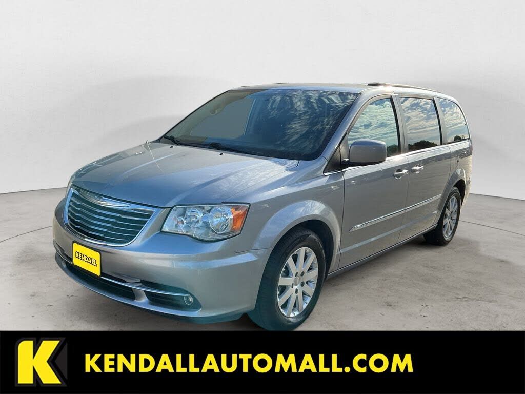 2016 CHRYSLER Town and Country