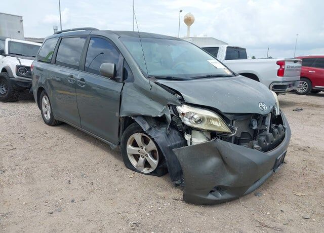 2013 TOYOTA Sienna