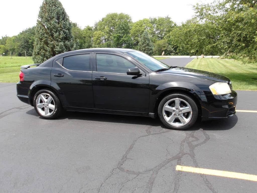 2013 DODGE Avenger