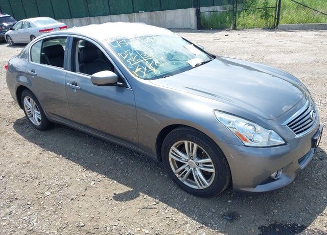 2015 INFINITI Q40