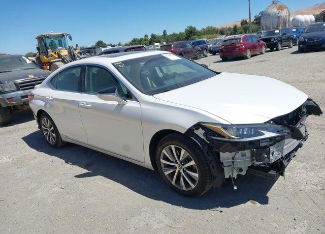 2021 LEXUS ES