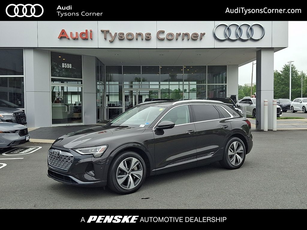 2024 AUDI Q8