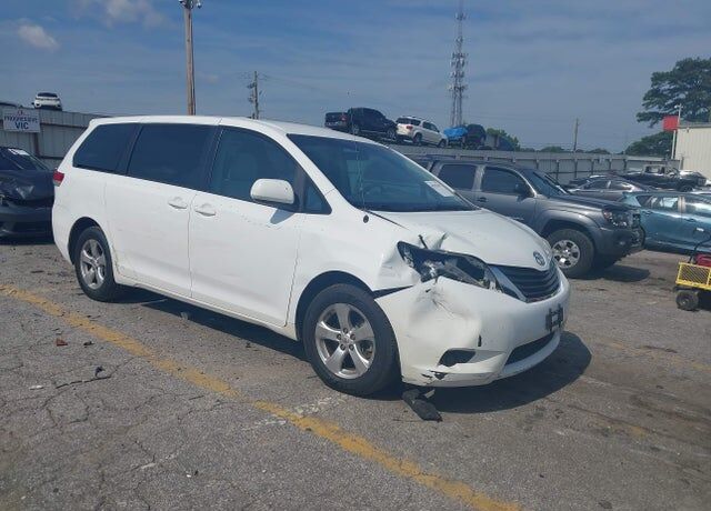 2012 TOYOTA Sienna