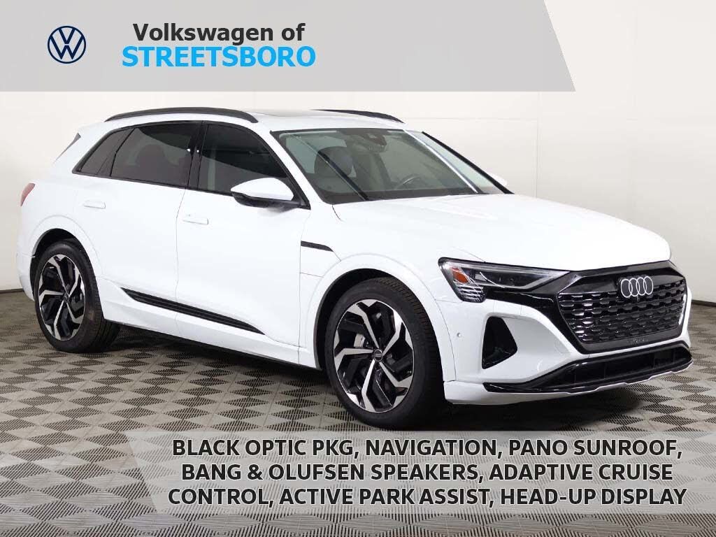 2024 AUDI Q8