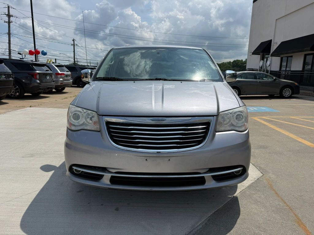 2013 CHRYSLER Town and Country