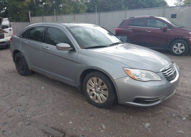 2013 CHRYSLER 200