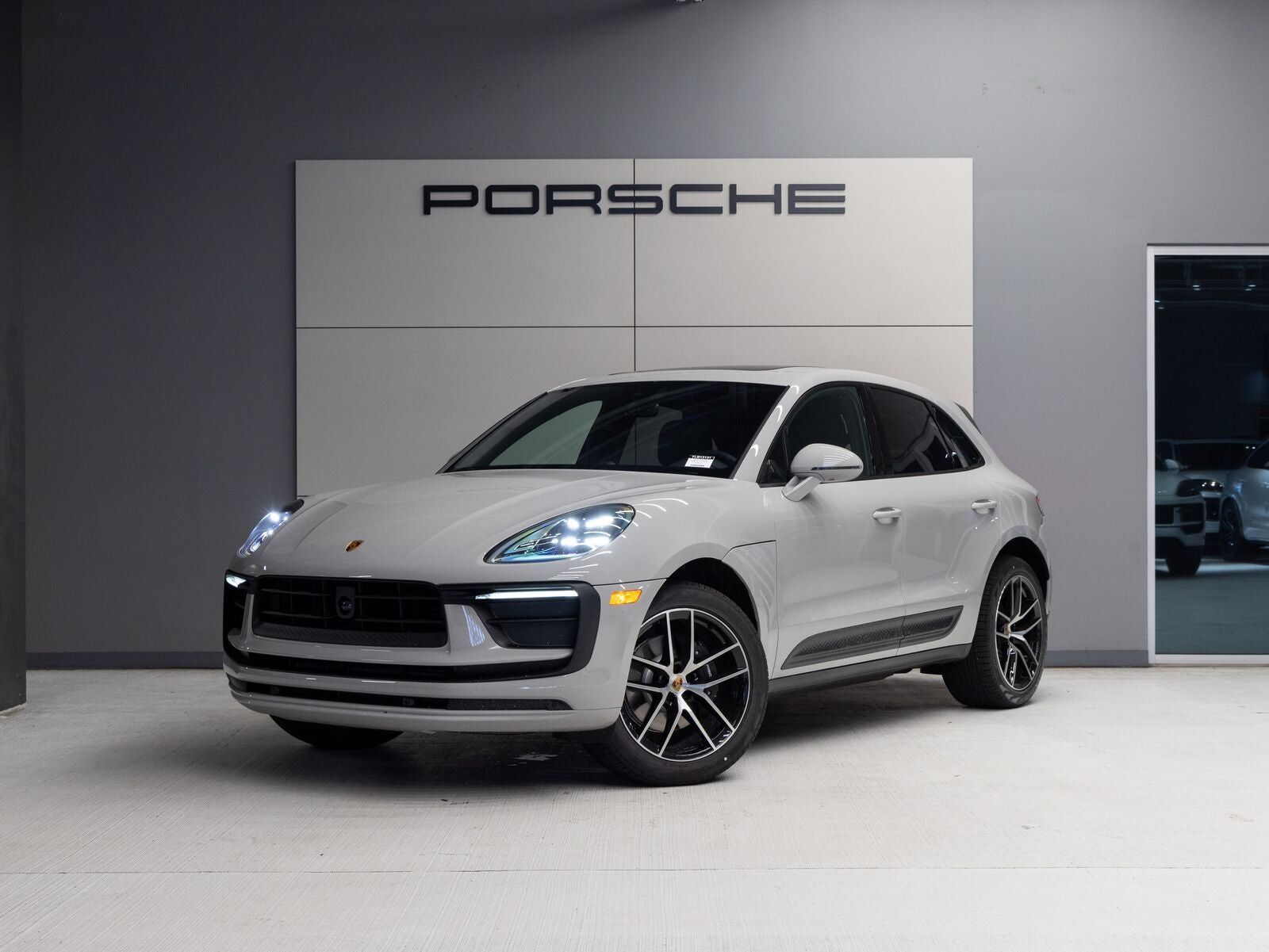 2026 PORSCHE Macan