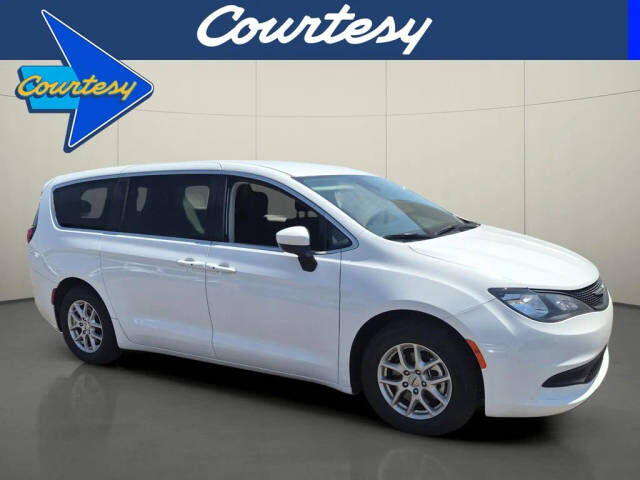 2023 CHRYSLER Voyager