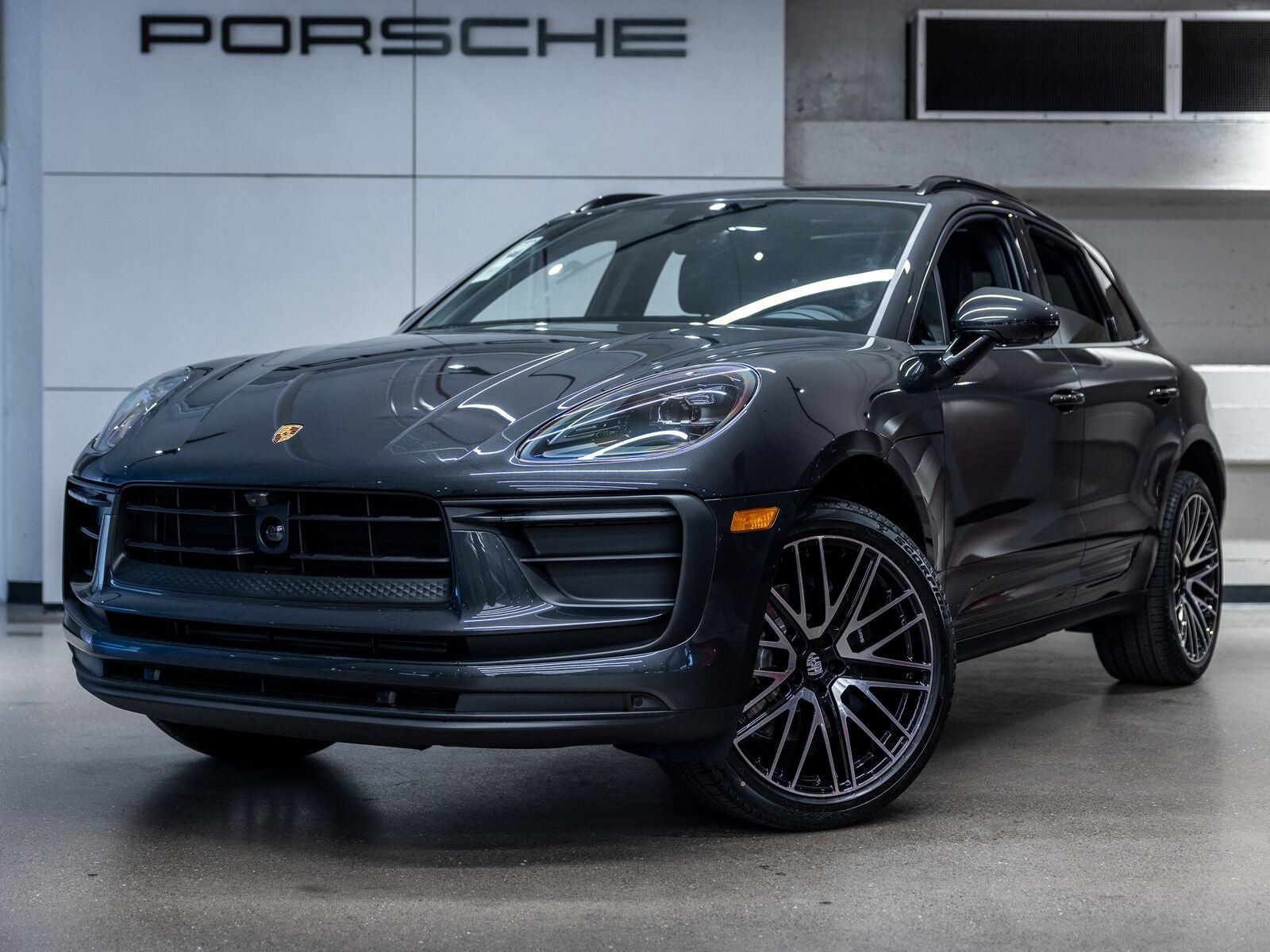 2026 PORSCHE Macan
