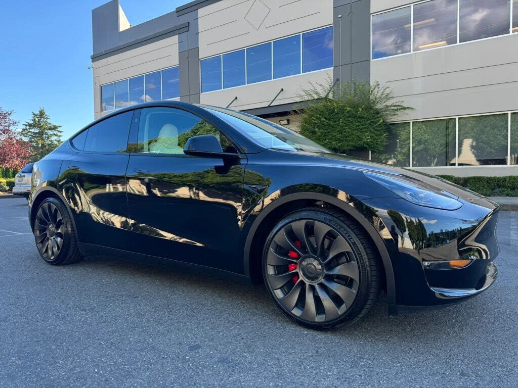 2023 TESLA Model Y