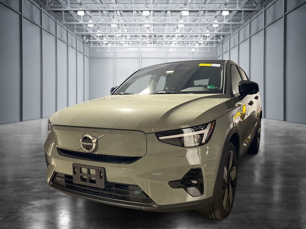 2023 VOLVO C40