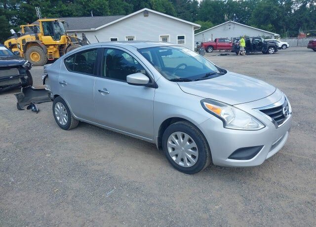 2016 NISSAN Versa