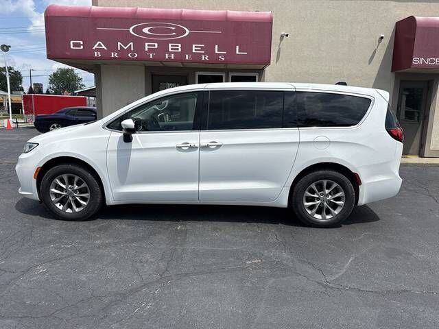 2023 CHRYSLER Pacifica