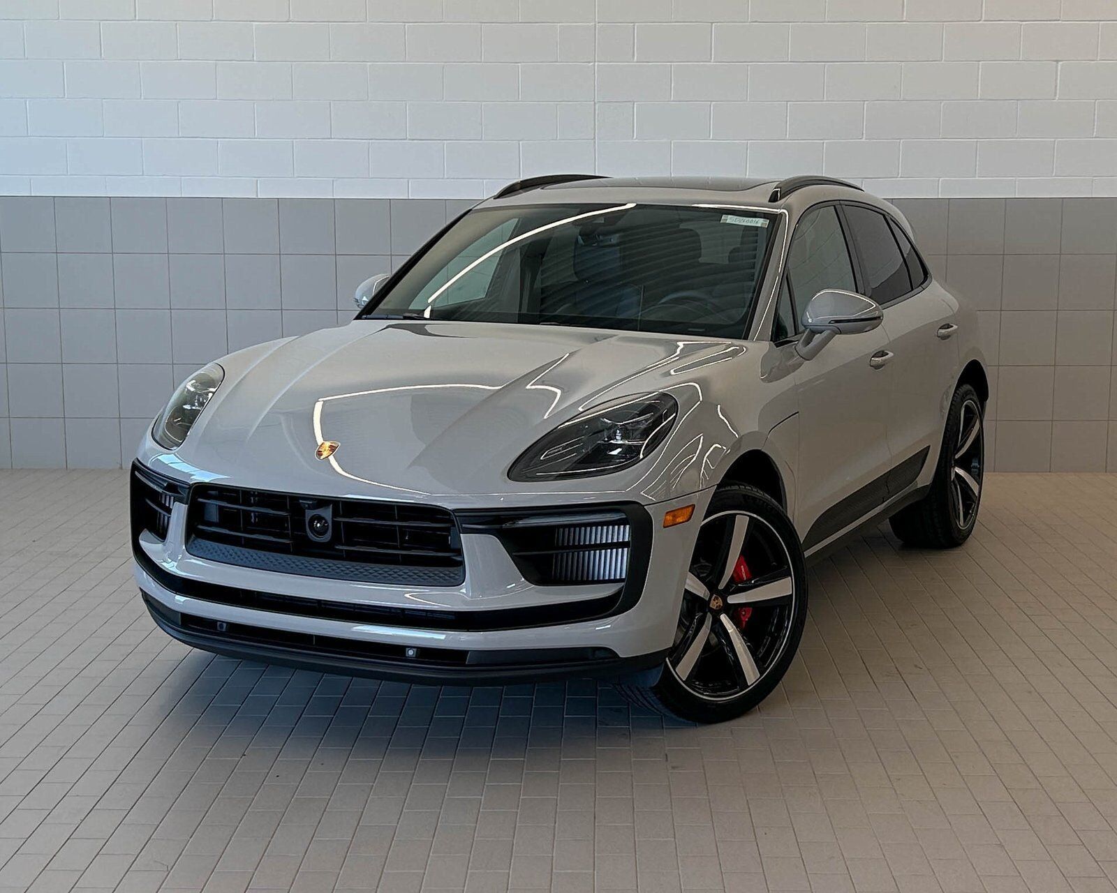 2026 PORSCHE Macan