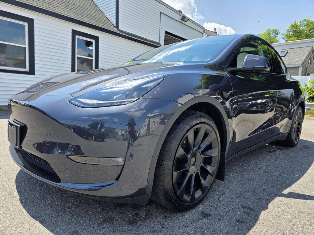2024 TESLA Model Y
