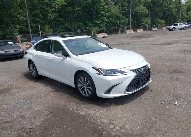 2019 LEXUS ES