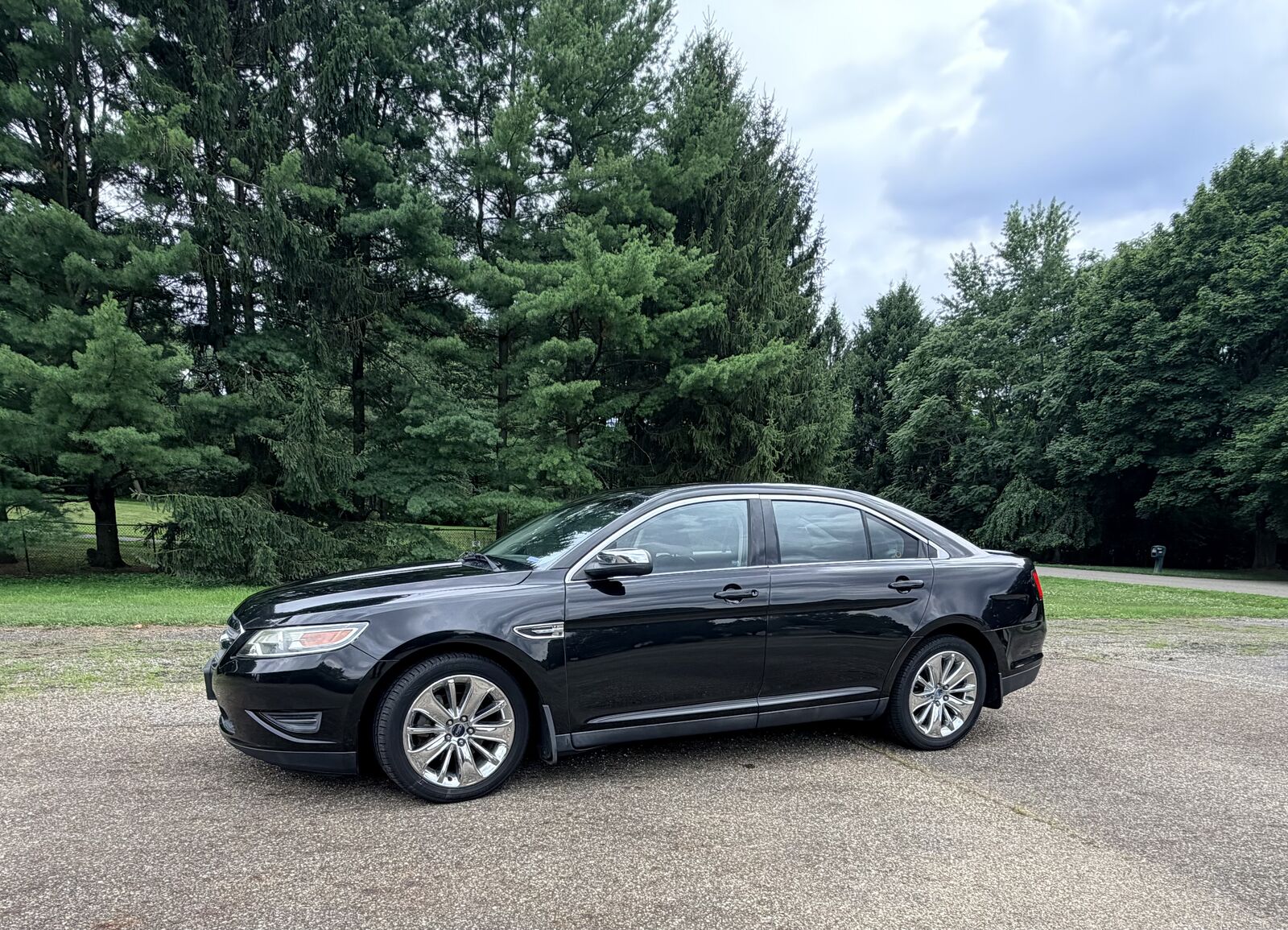 2011 FORD Taurus