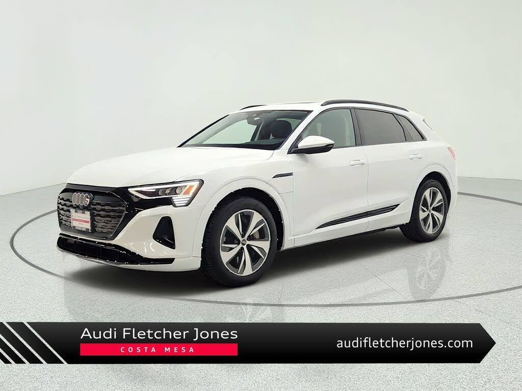 2024 AUDI Q8