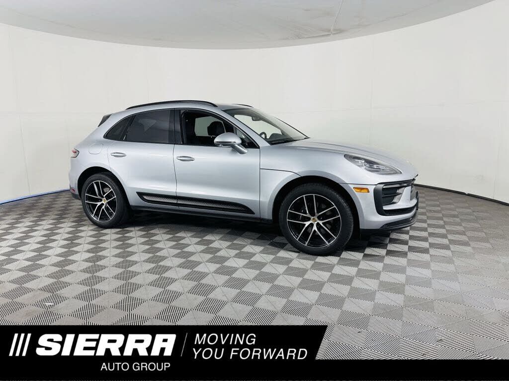 2024 PORSCHE Macan