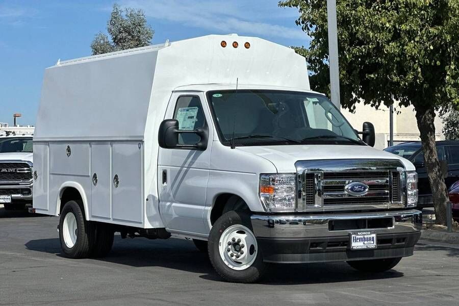 2025 FORD E-350