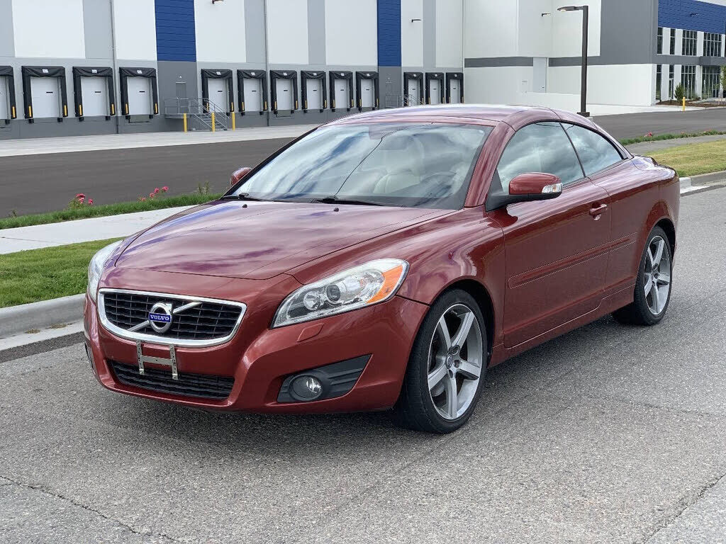 2011 VOLVO C70