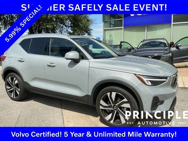 2024 VOLVO XC40