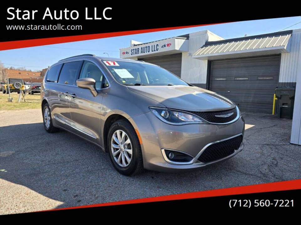 2017 CHRYSLER Pacifica