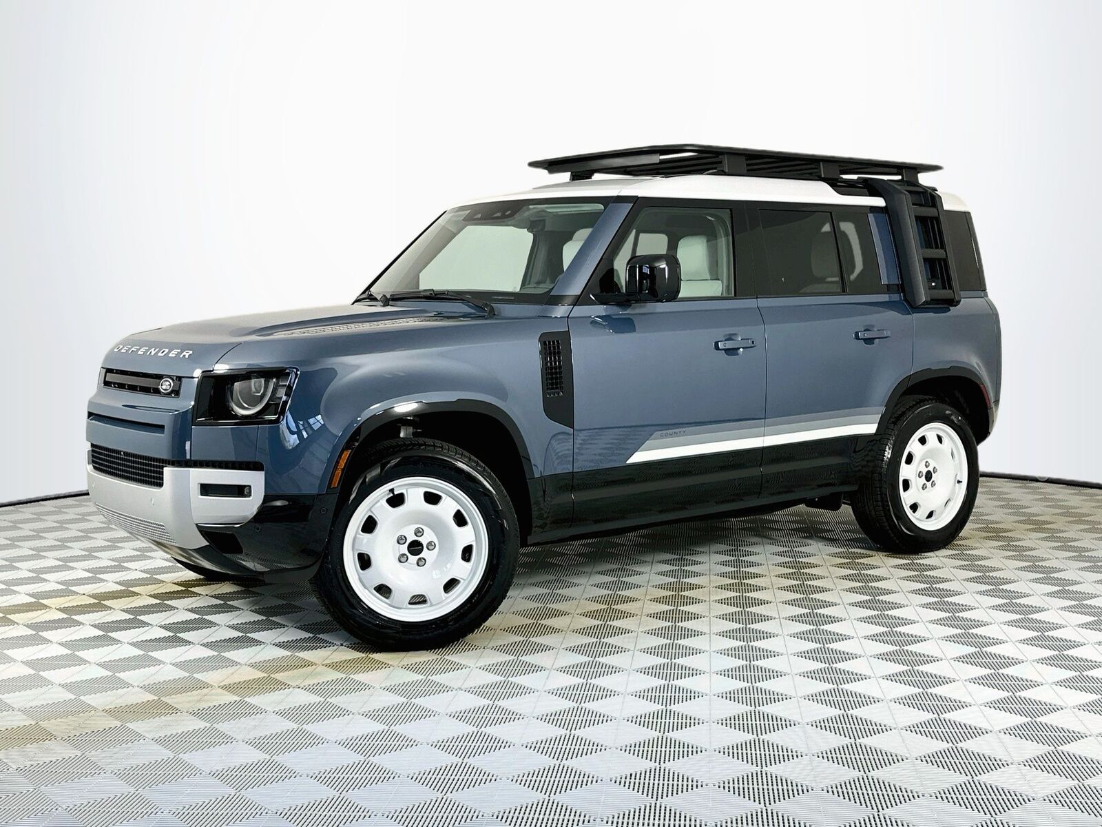 2026 LAND ROVER Defender
