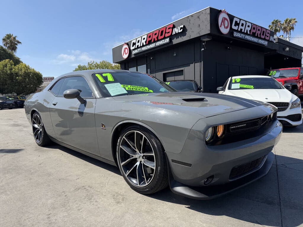 2017 DODGE Challenger