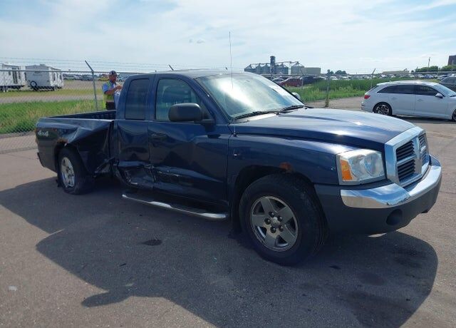 2005 DODGE Dakota