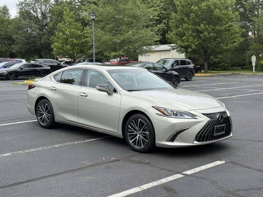 2024 LEXUS ES