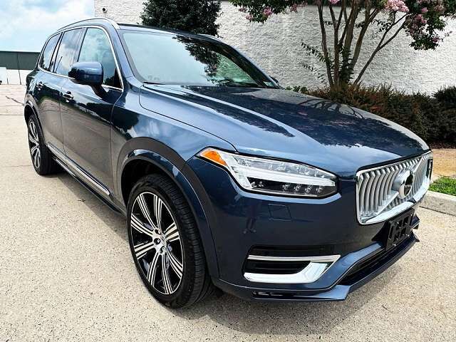 2022 VOLVO XC90