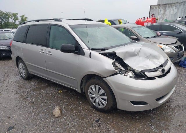 2010 TOYOTA Sienna