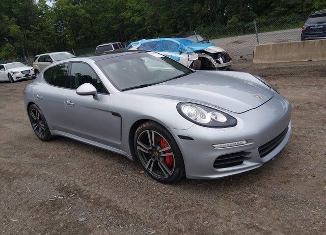 2016 PORSCHE Panamera