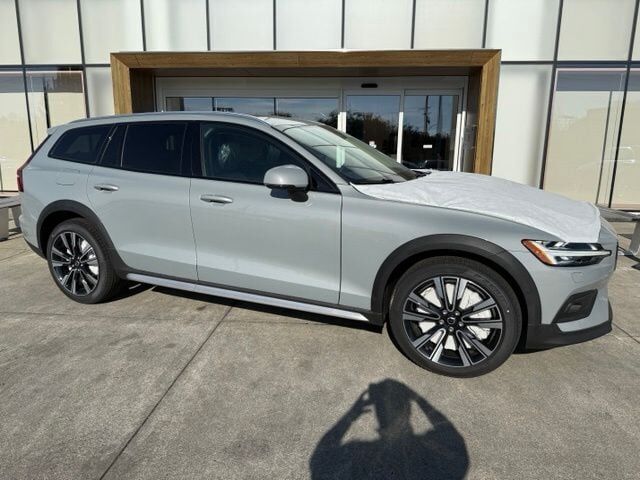 2026 VOLVO V60CC