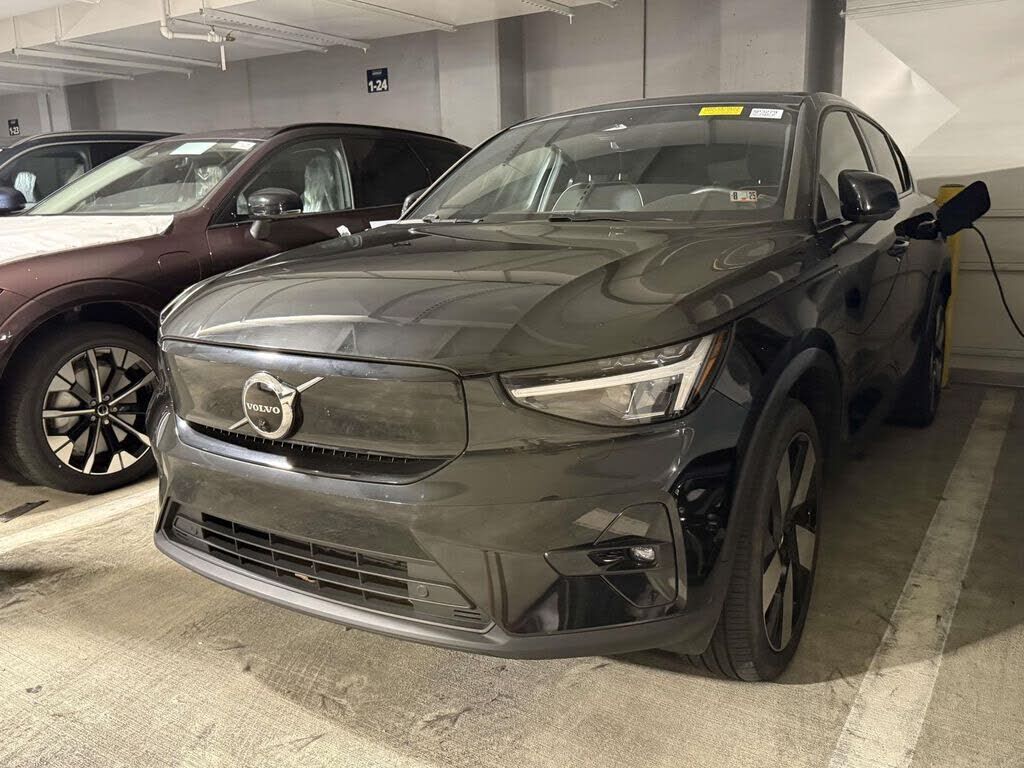 2023 VOLVO C40