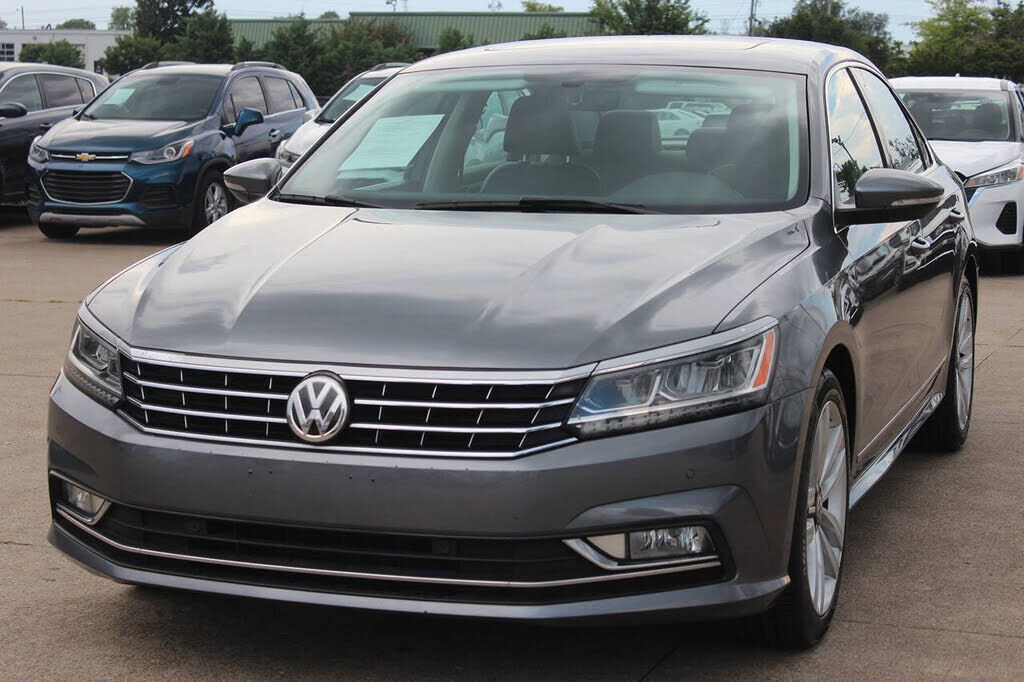 2017 VOLKSWAGEN Passat