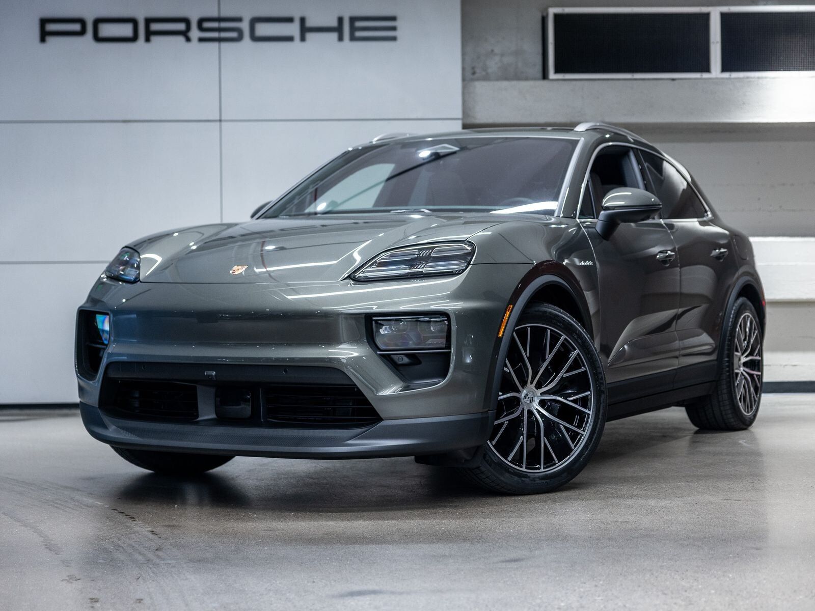 2026 PORSCHE Macan