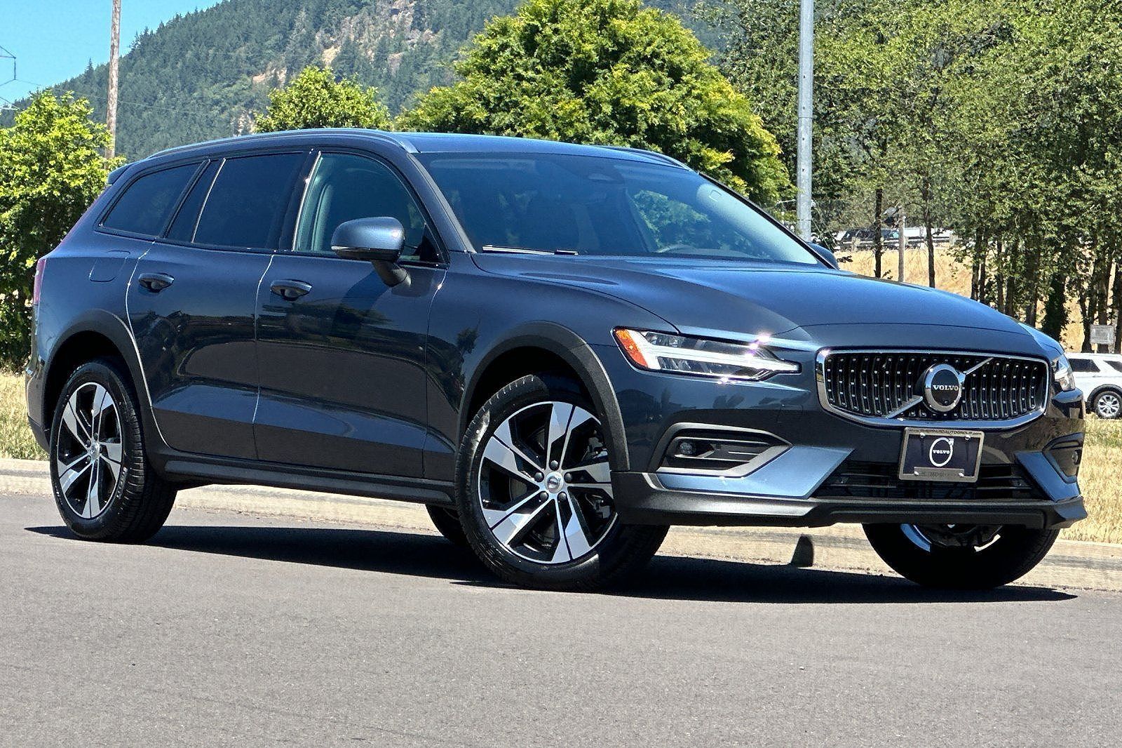 2026 VOLVO V60CC