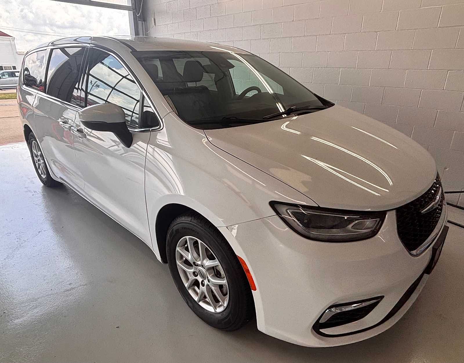 2023 CHRYSLER Pacifica