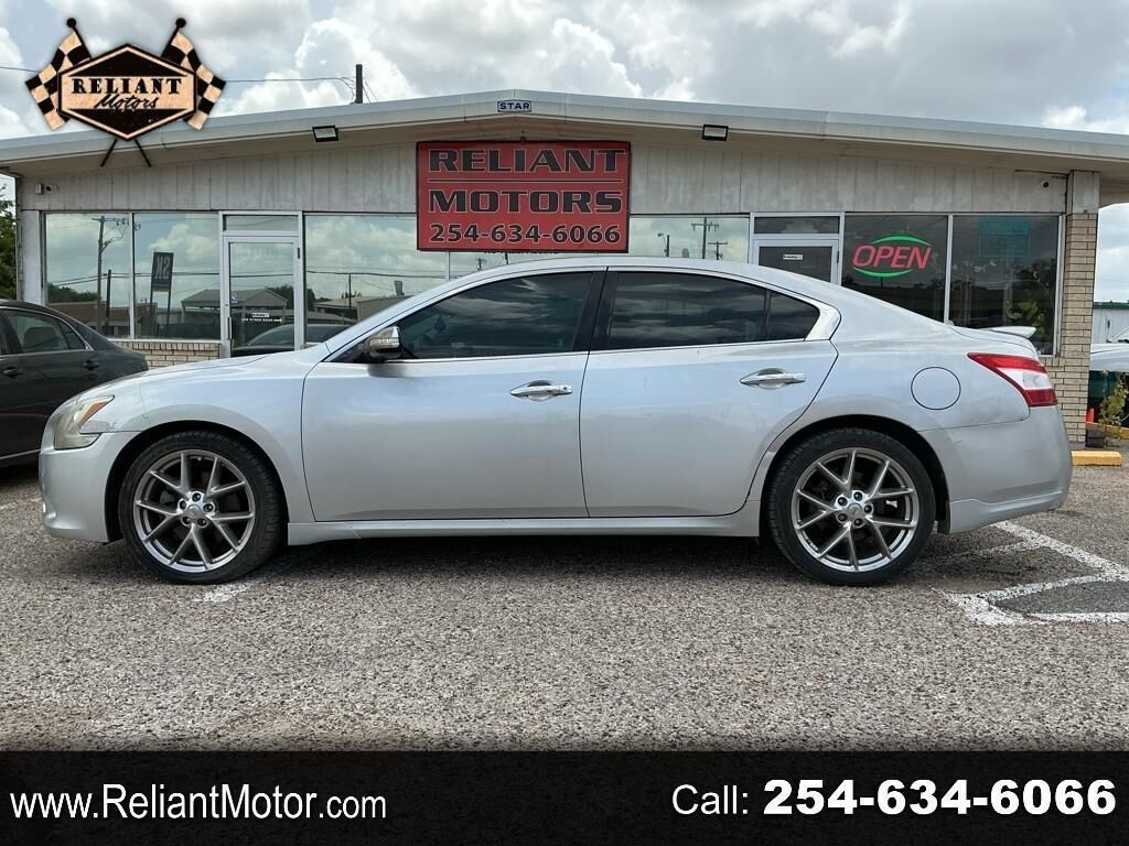 2010 NISSAN Maxima