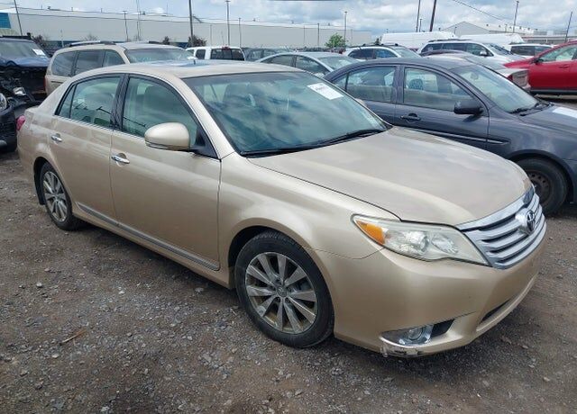 2011 TOYOTA Avalon