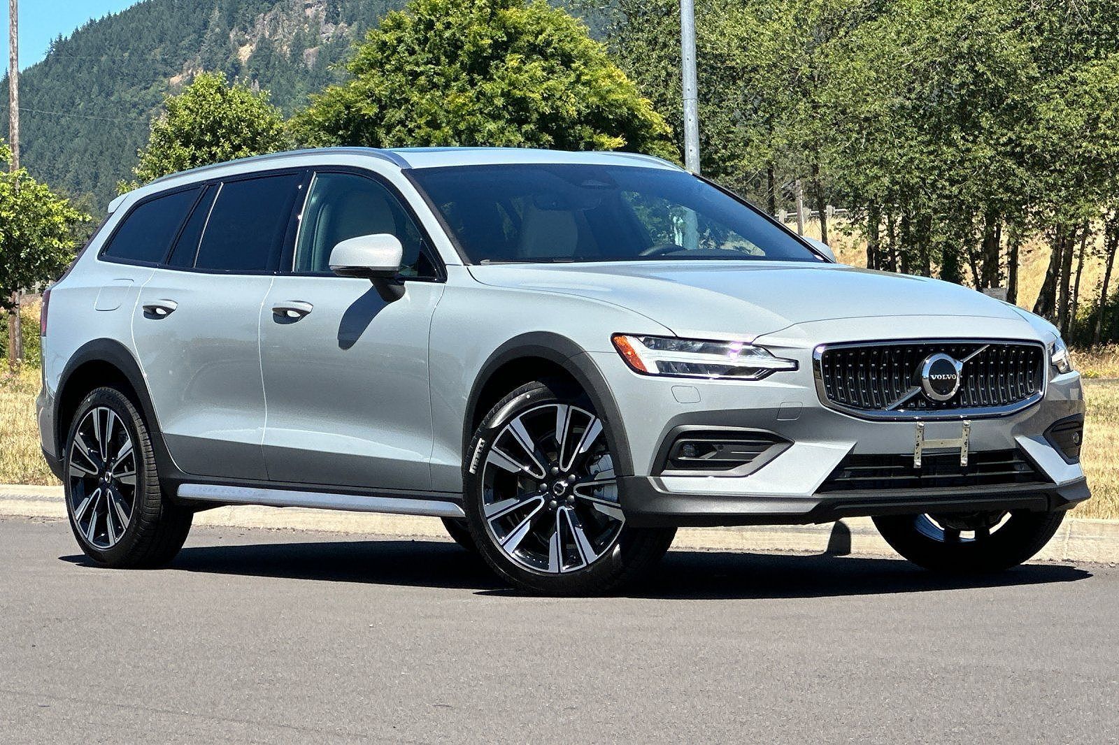 2026 VOLVO V60CC