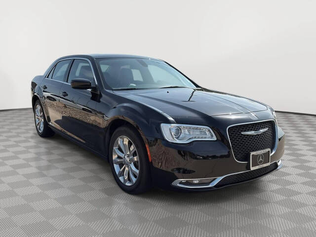 2017 CHRYSLER 300
