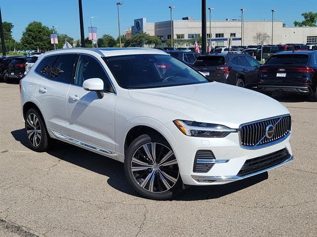 2022 VOLVO XC60