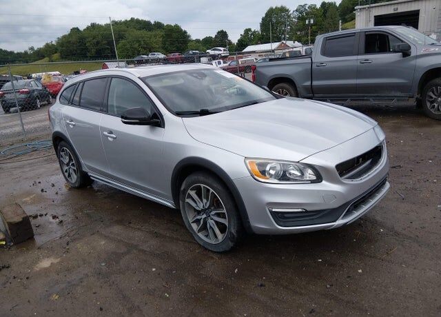 2017 VOLVO V60CC