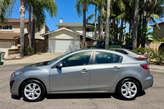 2011 MAZDA Mazda3